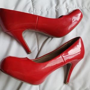 Mossimo Red heels in size 7.5 in womens.